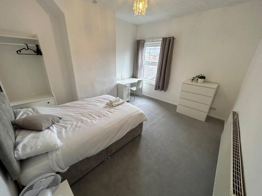 Perfect Home From Home In Stoke On Trent Etruria Екстериор снимка