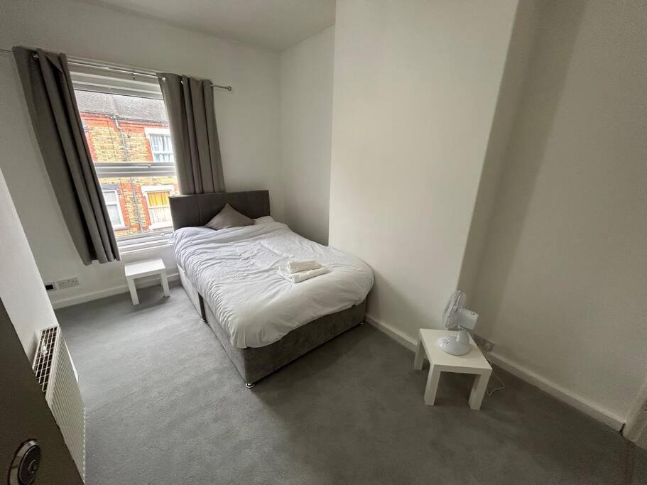 Perfect Home From Home In Stoke On Trent Etruria Екстериор снимка
